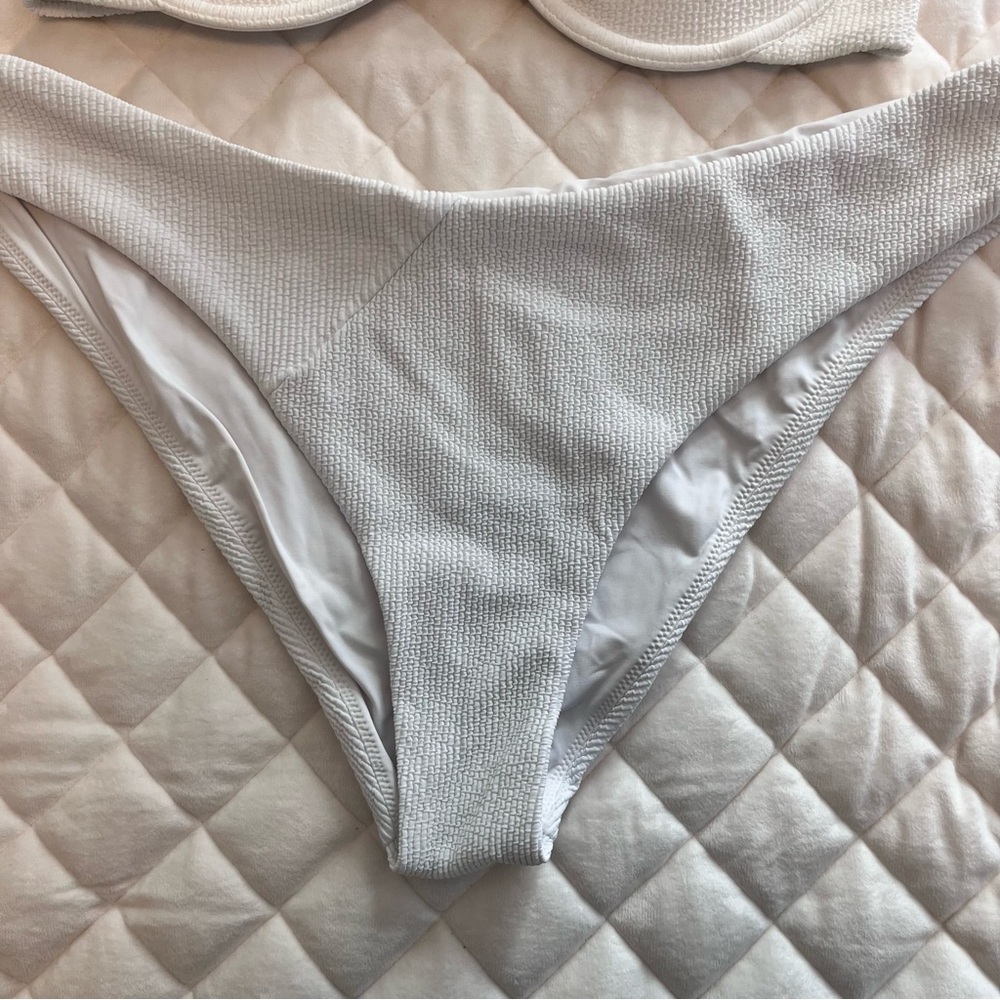 NWT Vetchy Laguna white textured Bikini Set Size Large - Picture 3 of 10